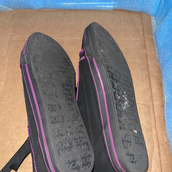 Sneakers - Picture 3 of 10